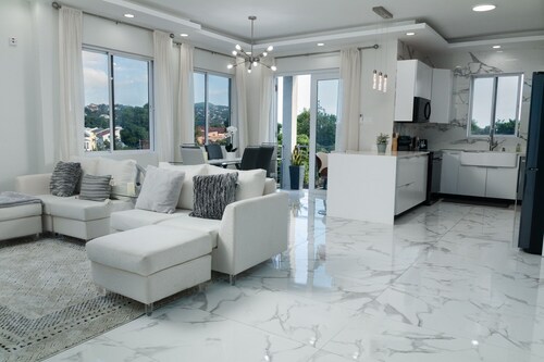 Luxurious Modern Penthouse in Kingston Jamaica Walking Distance To Attractions