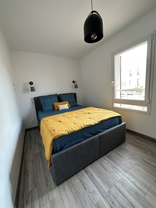 1 chambre, fer et planche à repasser, lit parapluie, Wi-Fi