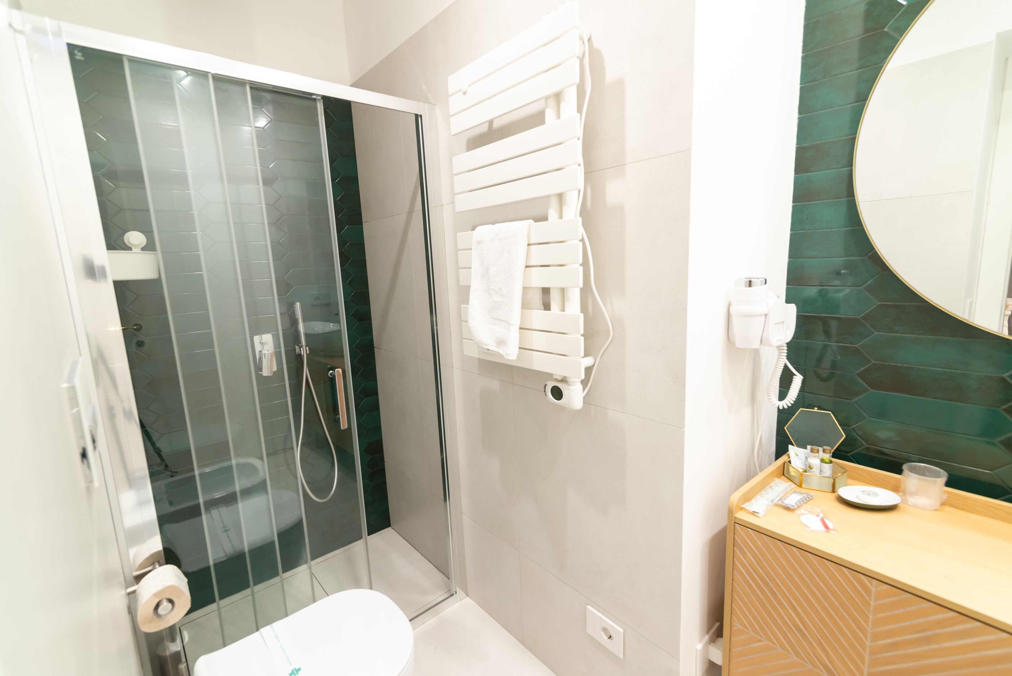 Luxury Single Room | Bathroom | Shower, rainfall showerhead, designer toiletries, hair dryer