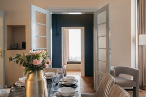 Apartamento luxo | 4 quartos, quartos à prova de som, ferros/tábuas de passar roupa