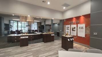 Apartment, 1 Bedroom, Accessible, Balcony | Dining