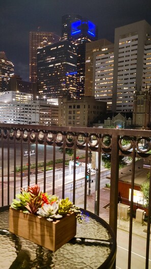 Apartment, 1 Bedroom, Accessible, Balcony | Property grounds - Downtown Views 24 Hr Amenities Resort Style Pool (Houston)
