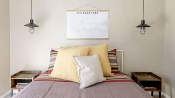 1 habitación, tabla de planchar con plancha, wifi y ropa de cama
