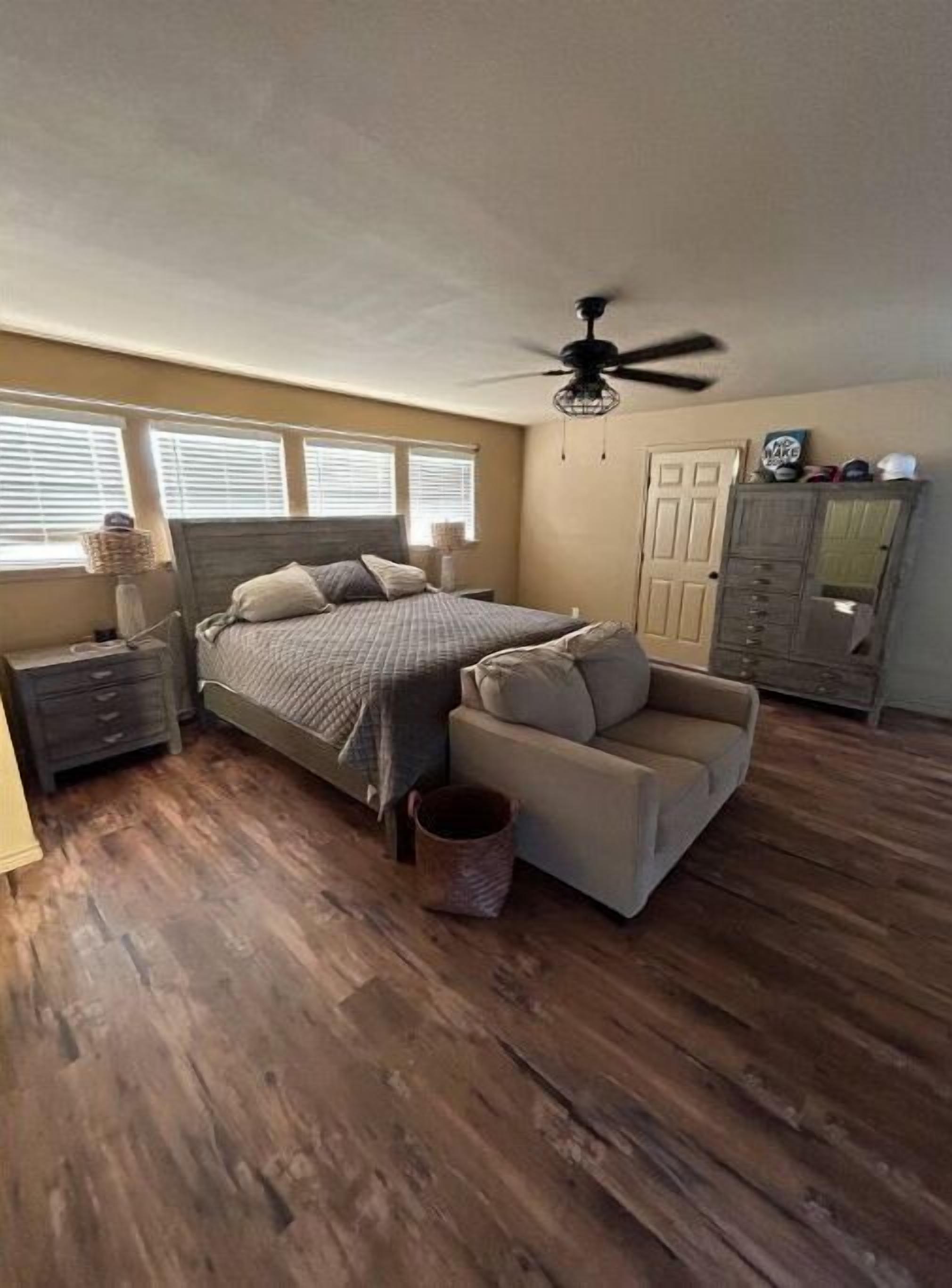 4 bedrooms, WiFi, bed sheets