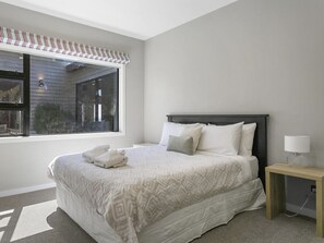 4 habitaciones, escritorio, tabla de planchar con plancha y wifi gratis 