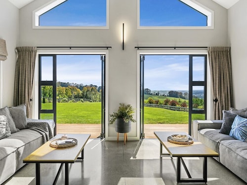 Lake Taupō Luxury Views for Families and Groups