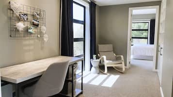 4 bedrooms, desk, iron/ironing board, free WiFi