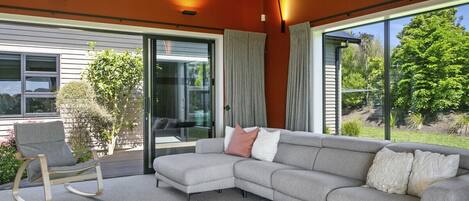 Smart TV, fireplace, books, offices