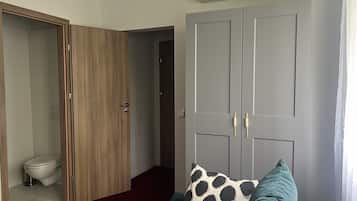 家庭双人房 | 迷你吧、办公桌、遮光窗帘、隔音