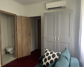 Family Double Room | Minibar, desk, blackout curtains, soundproofing - Eden Boutique Accommodation (Bucharest)