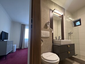 Minibar, desk, blackout drapes, soundproofing