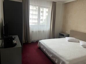 Minibar, bureau, rideaux occultants, chambres insonorisées