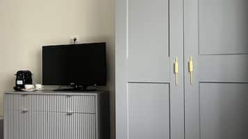 Frigobar, escrivaninha, cortinas blackout, quartos à prova de som