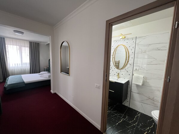 Family Double Room | Minibar, desk, blackout curtains, soundproofing - Eden Boutique Accommodation (Bucharest)