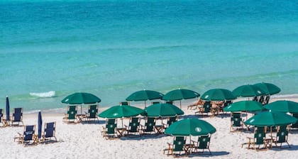 PRIVATE BEACH/POOL ACCESS-Pristine Condition-Close to Town Center/Beach-2 Bikes
