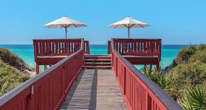 PRIVATE BEACH/POOL ACCESS-Pristine Condition-Close to Town Center/Beach-2 Bikes