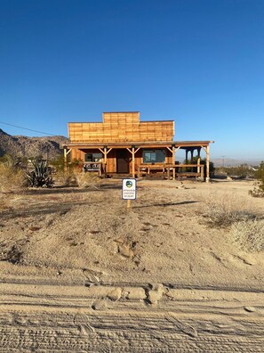 Exterior - Easton Flats- A Couples Retreat! (Twentynine Palms)