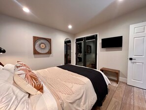1 habitación, escritorio, tabla de planchar con plancha y wifi gratis