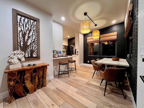 Easton Flats- A Couples Retreat!