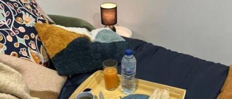 1 bedroom, bed sheets