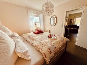 1 slaapkamer, een kluis op de kamer, een strijkplank/strijkijzer