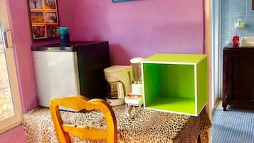 Room, 1 Bedroom | Dining