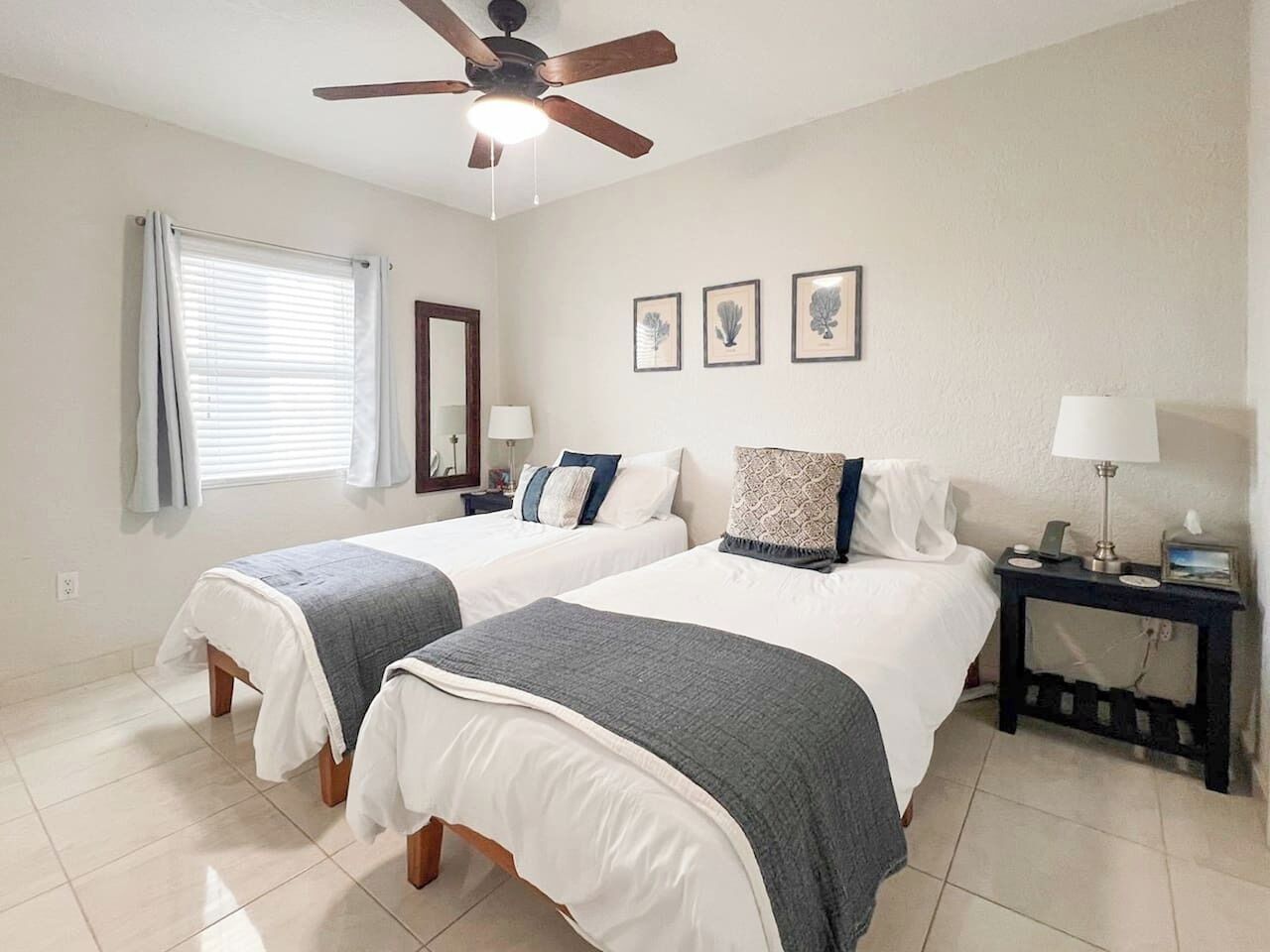 2 bedrooms, desk, WiFi, bed sheets