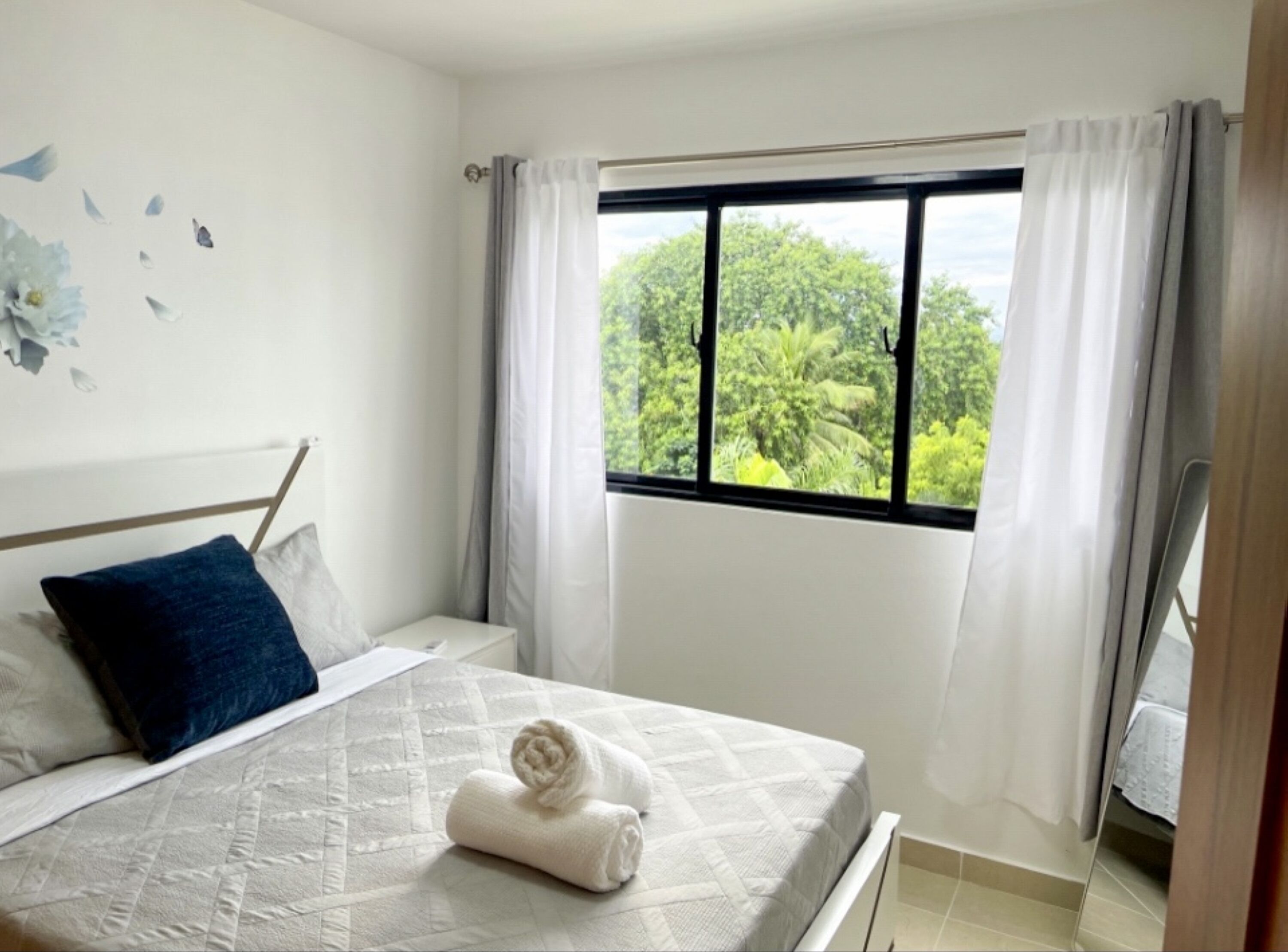 3 bedrooms, iron/ironing board, free WiFi, bed sheets
