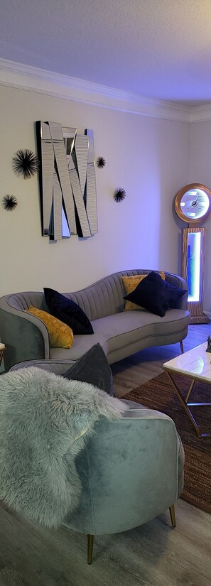 Living area - This is a peaceful and relaxing apartment to away from home  (Atlanta)