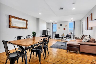 The Collar City Oasis |Pet Friendly|Workspace|Laundry|Hospitals & Colleges|WIFI