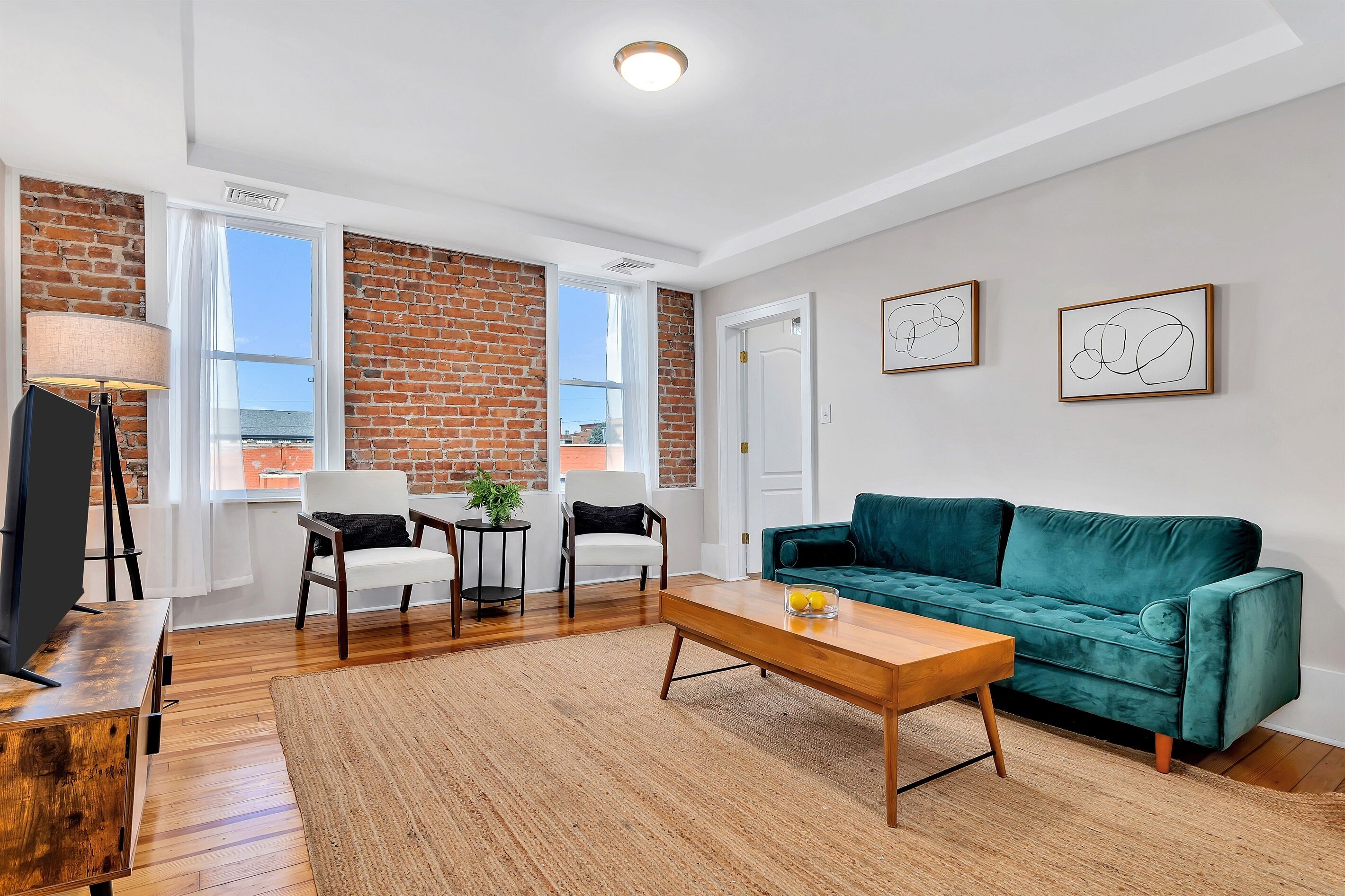 Nearby Colleges & Hospitals | Personal Workspace | Pet Friendly | Central Air