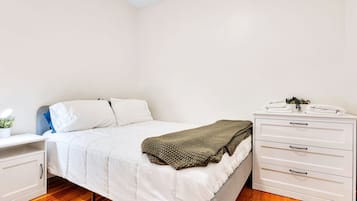 3 habitaciones, escritorio, tabla de planchar con plancha y wifi gratis
