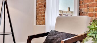 Uncle Sam's Hideaway |Nearby Colleges & Hospital|Personal Workspace|Pet Friendly