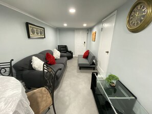 Smart TV - Cozy One Bedroom apt Close2all fun, 20minutes 2 NY, 7mins. Via NY WaterwayFerry. (North Bergen)