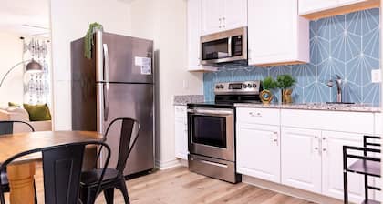 Artist's Bungalow- 1/2 mi from Covington Square