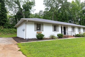 Exterior - Artist's Bungalow- 1/2 mi from Covington Square (Covington)