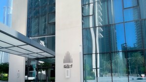 Luokittelematon kuva, 4 kautta 22, painike