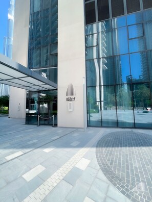 Exterior - Stunning Apt with Breathtaking Views Downtown (Dubai)