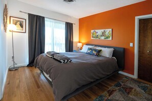 5 bedrooms, iron/ironing board, WiFi, bed sheets