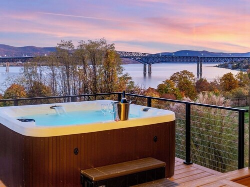 Hudson River Views meets Mid-Century Chic!