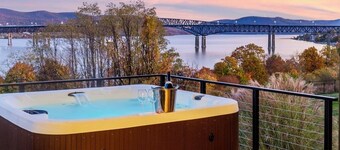 Hudson River Views meets Mid-Century Chic!