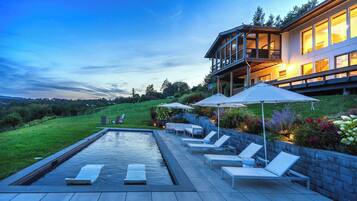 Outdoor pool, a heated pool