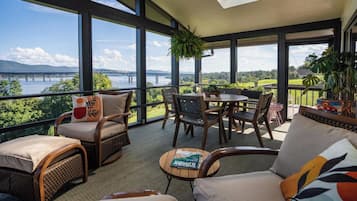 Smart TV, fireplace, offices