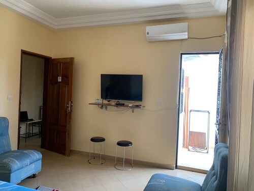 Mini Studio Meublé Propre et Bien Équipé. Discret Calme, Reposant et Accessible