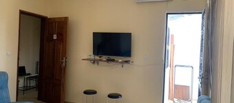 Mini Studio Meublé Propre et Bien Équipé. Discret Calme, Reposant et Accessible