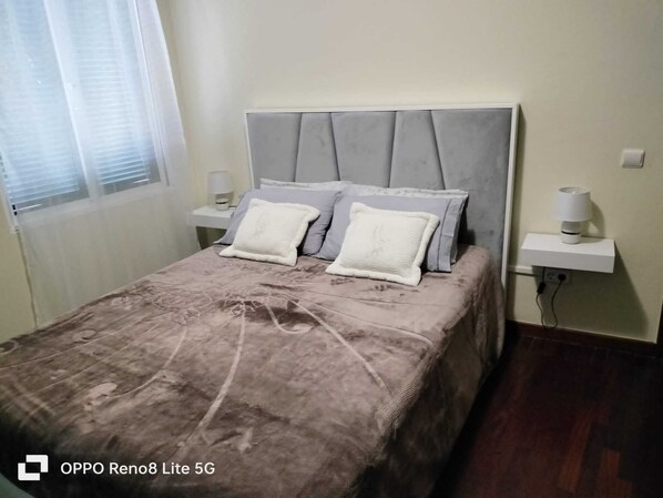 2 bedrooms, iron/ironing board, free WiFi, bed sheets