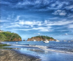 Solsenger og strandhåndklær