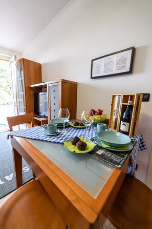 Dining - ROMANTIC APARTMENT WITH ROUND BED (NEIVE)