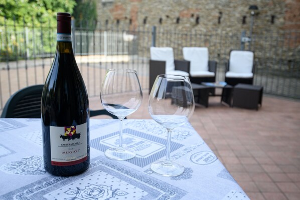 Terrace/patio - ROMANTIC APARTMENT WITH ROUND BED (NEIVE)