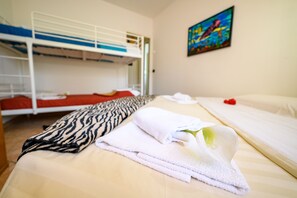 1 bedroom, bed sheets - ROMANTIC APARTMENT WITH ROUND BED (NEIVE)